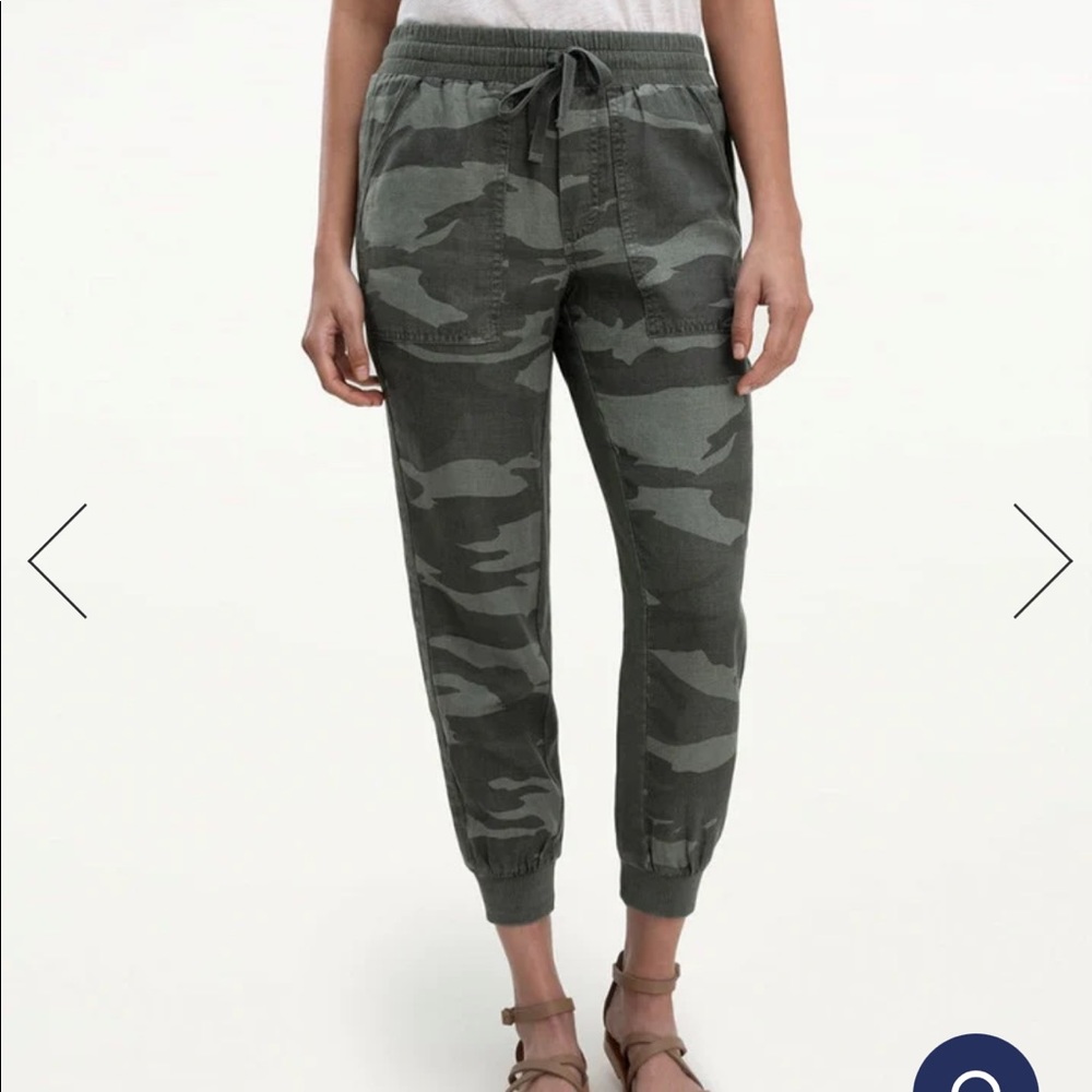 Splendid camouflage green jogger pan size medium